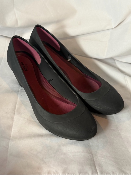 CROCS Shoes - Crocs matte black Lina wedge pumps women's size 9 business casual basics